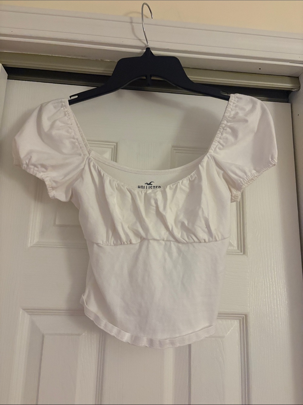Hollister White Puff Sleeve Cropped Top